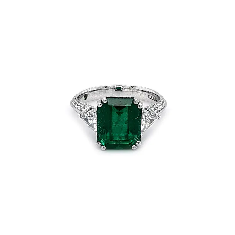 Gold Ring with Emerald and Diamonds