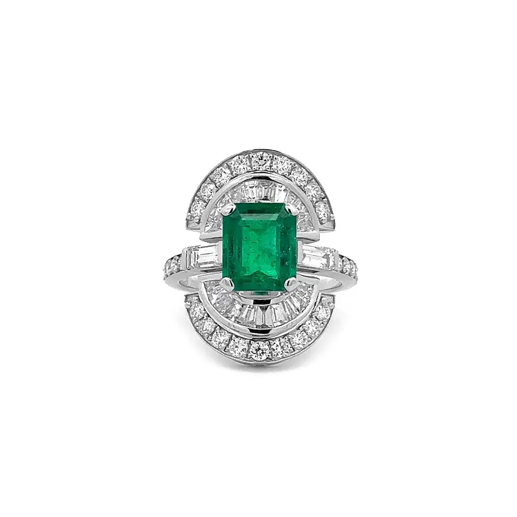 Gold Ring with Emerald and Diamonds