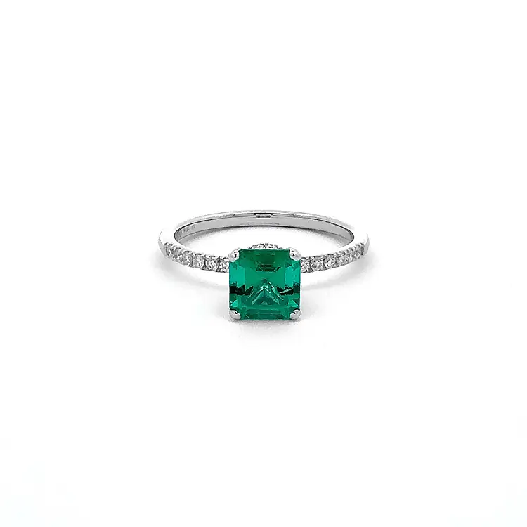 Gold Ring with Emerald and Diamonds