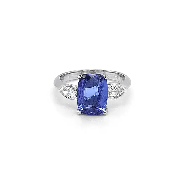 Gold Ring with Tanzanite and Diamonds