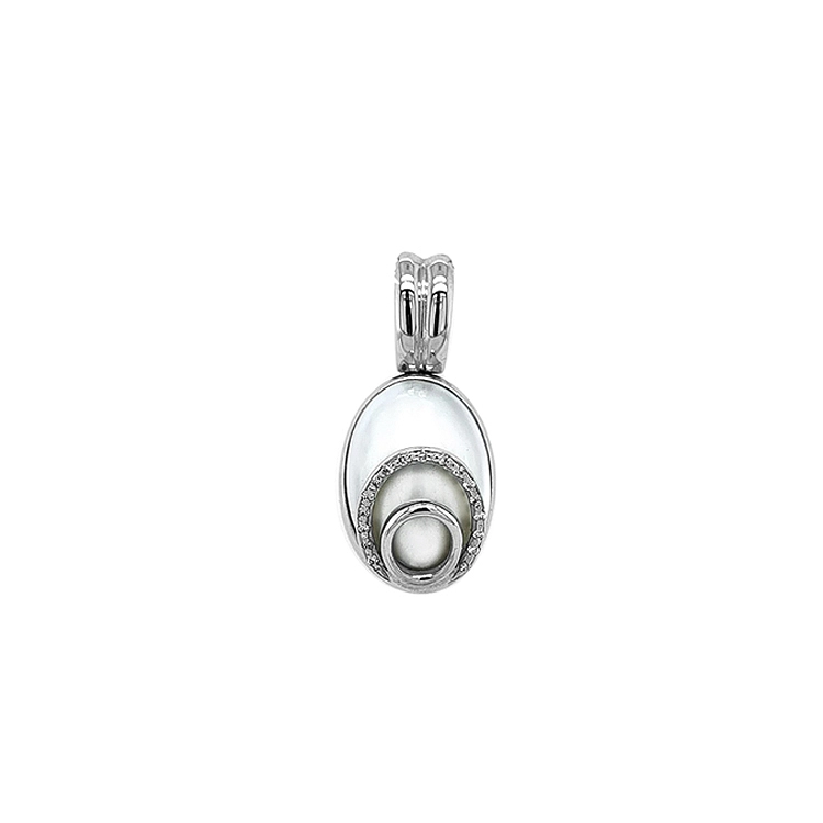 Gold Pendant with Pearl and Diamonds
