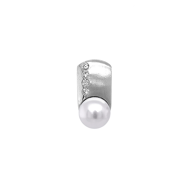 Gold Pendant with Natural Pearl and Diamonds