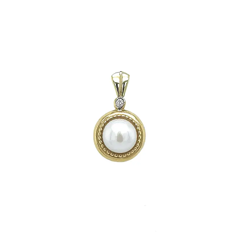 Gold Pendant with Pearl and Diamond