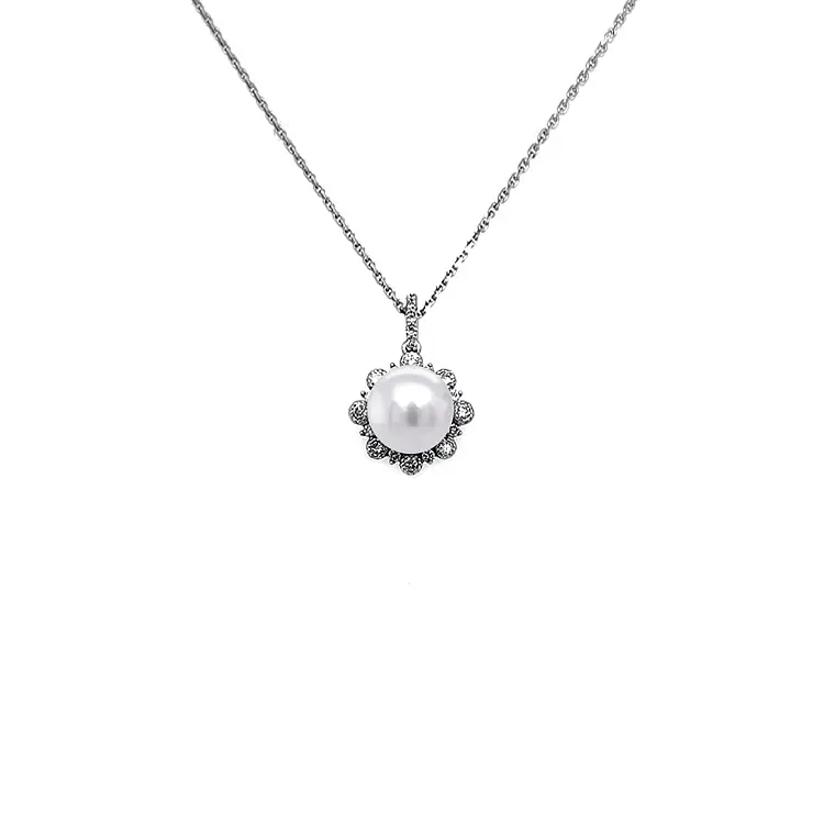 Gold Pendant with Natural Pearl and Diamonds