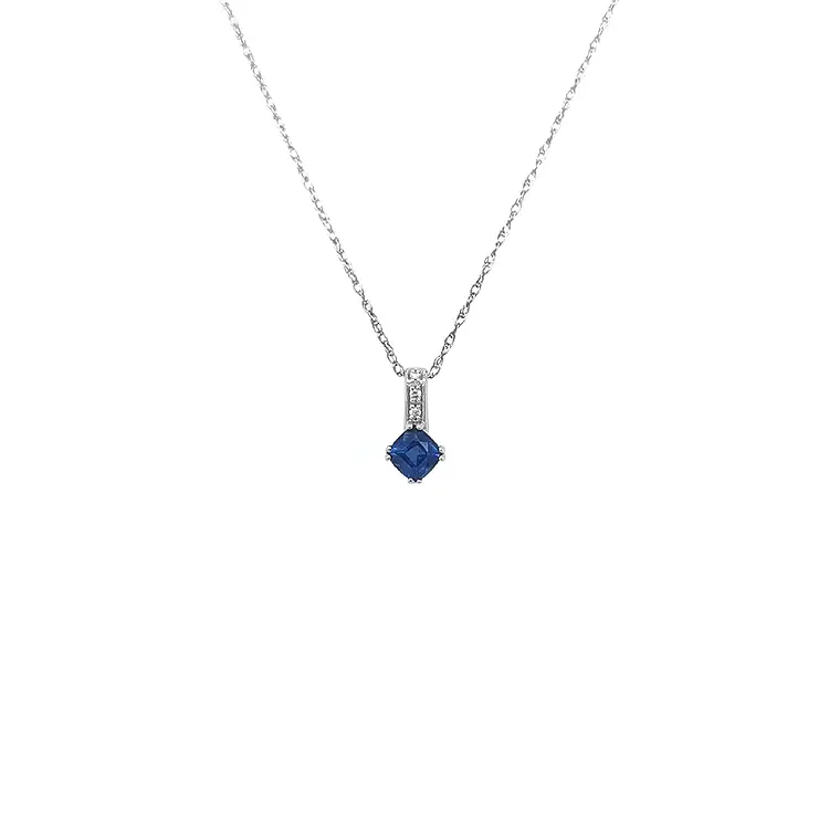 Gold pendant with sapphire and diamonds