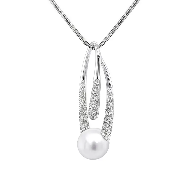 Gold Pendant with Natural Pearl and Diamonds