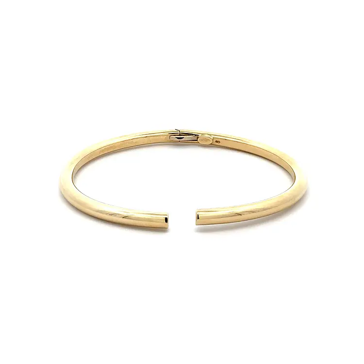 Modern Gold Bracelet with Emphasis on Lightness and Elegance