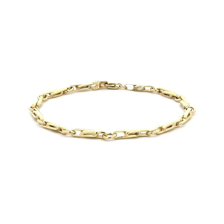 Stylish Gold Bracelet with Intertwined Links