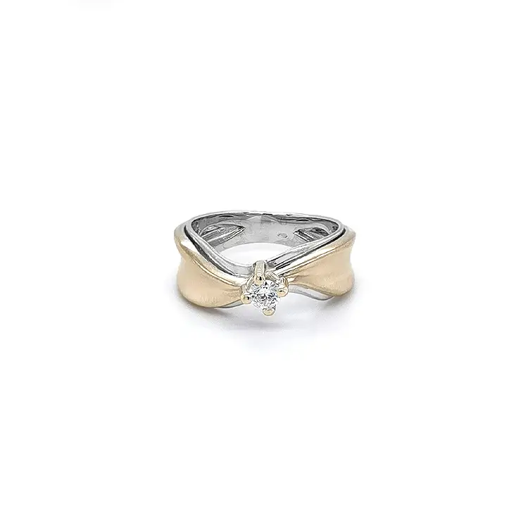 Engagement Ring with Zircon made of Combined Gold