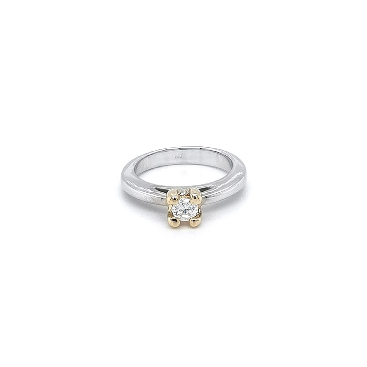 Engagement Ring with Zircon made of Combined Gold