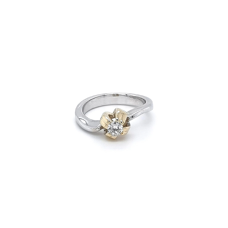 Ring with Zircon made of Combination Gold