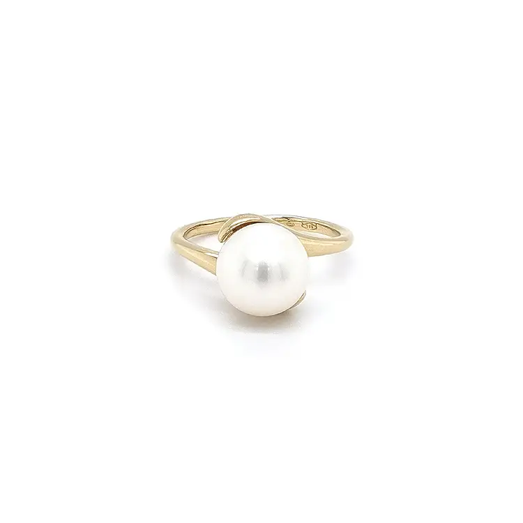 Gold Ring with Pearl