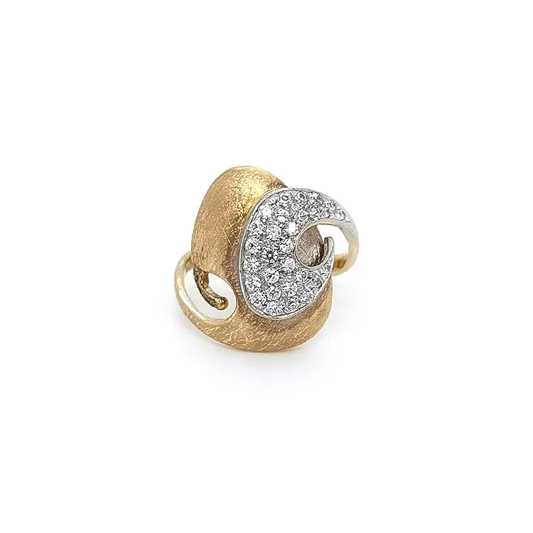 Ring with Zirconias in Gold Combination