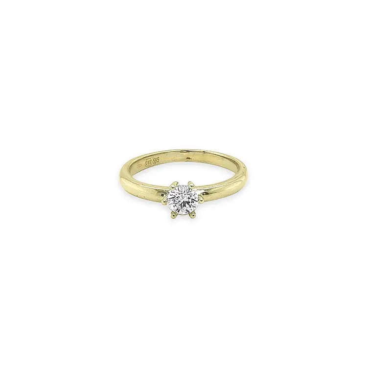 Gold engagement ring with cubic zirconia