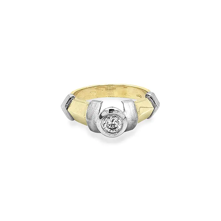 Gold Ring with Zircon made of Combined Gold