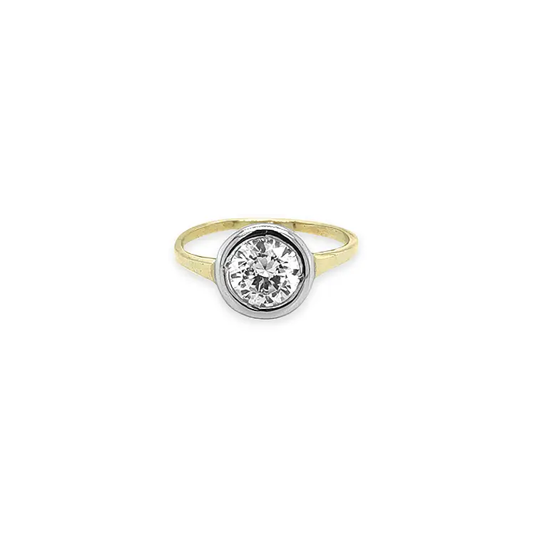 Gold engagement ring with cubic zirconia