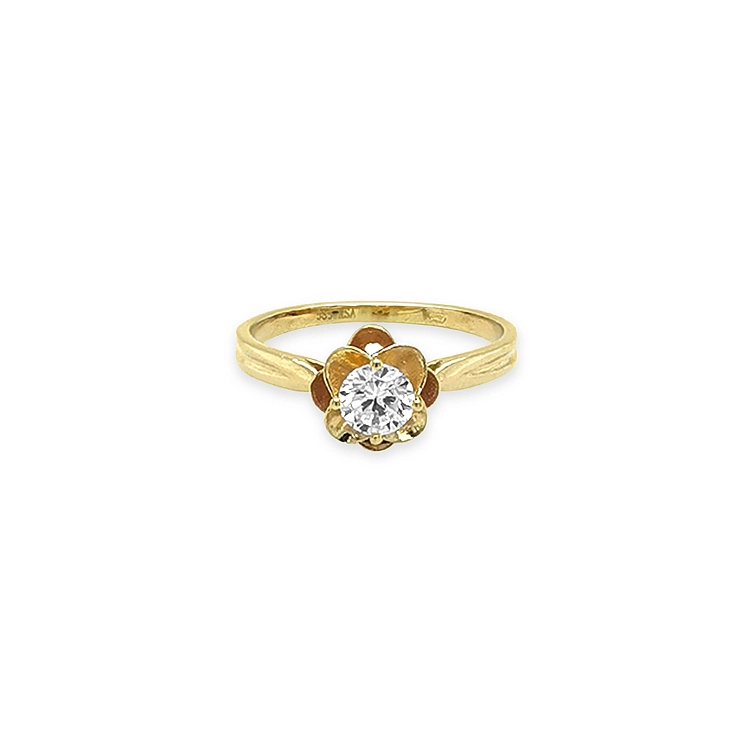 Gold ring with cubic zirconia