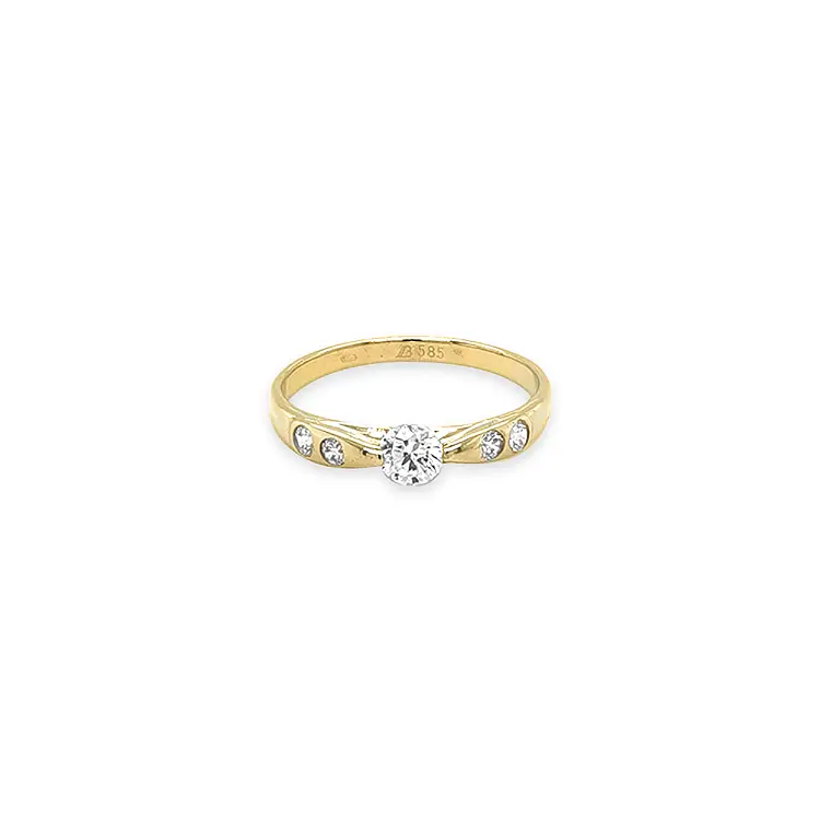 Gold engagement ring with cubic zirconia