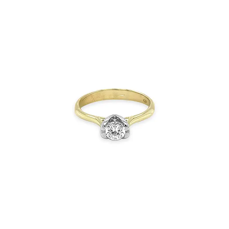 Gold engagement ring with cubic zirconia