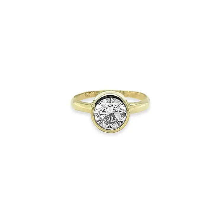 Gold engagement ring with cubic zirconia