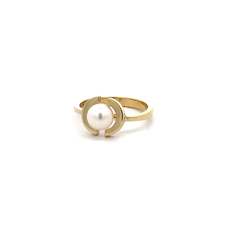 Gold Ring with Pearl
