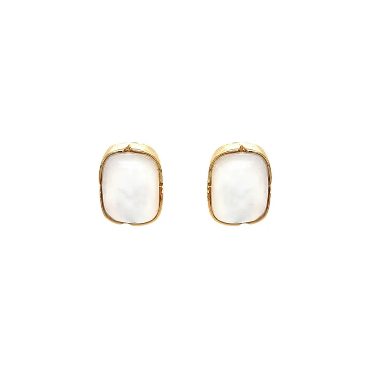 Gold Earrings with Pearl