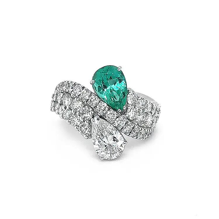 Gold Ring with Emerald and Diamonds