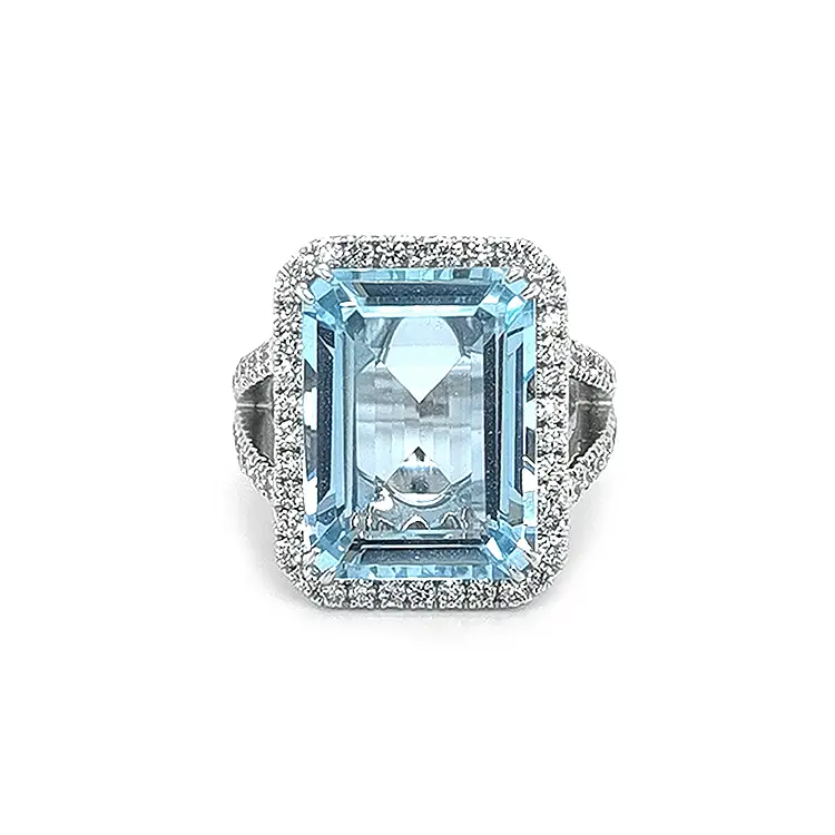 Gold Ring with Aquamarine and Diamonds