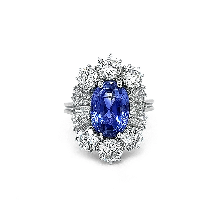 Gold Ring with Sapphire and Diamonds