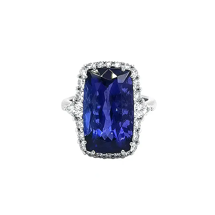 Gold ring with tanzanite and diamonds