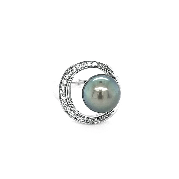 Gold Ring with Black Pearl and Diamonds