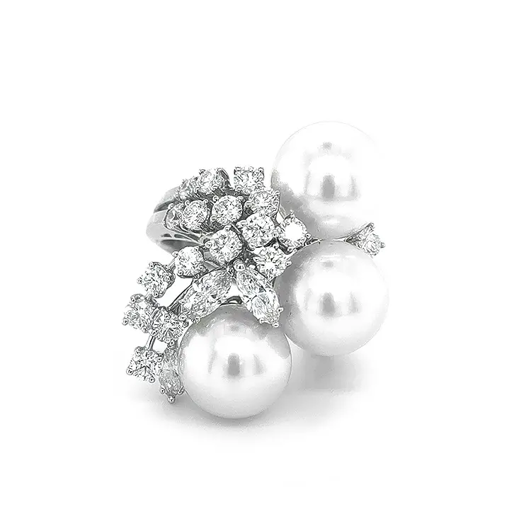 Gold Ring with Natural Pearls and Diamonds