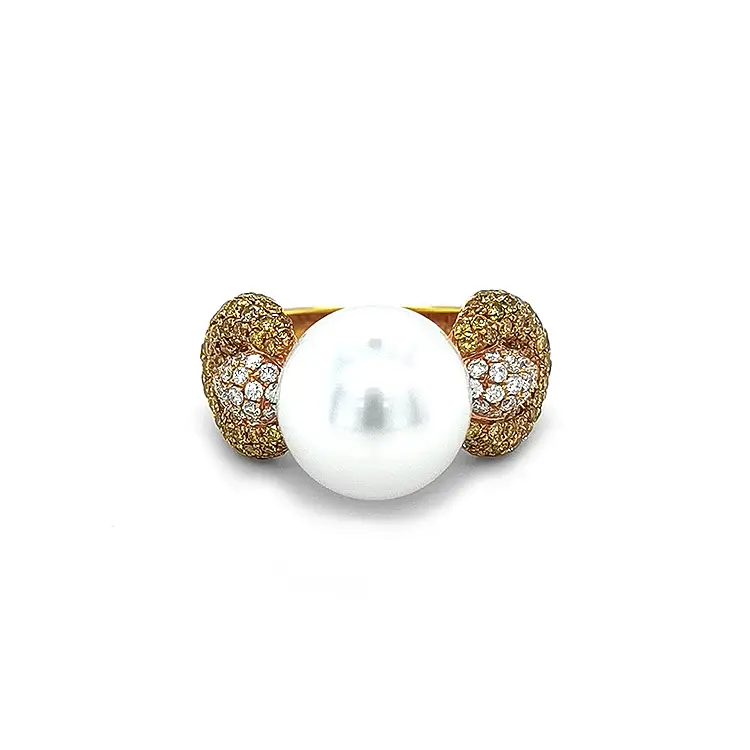 Gold Ring with Pearl and Diamonds
