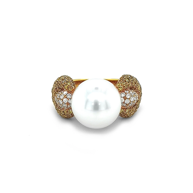 Gold Ring with Pearl and Diamonds