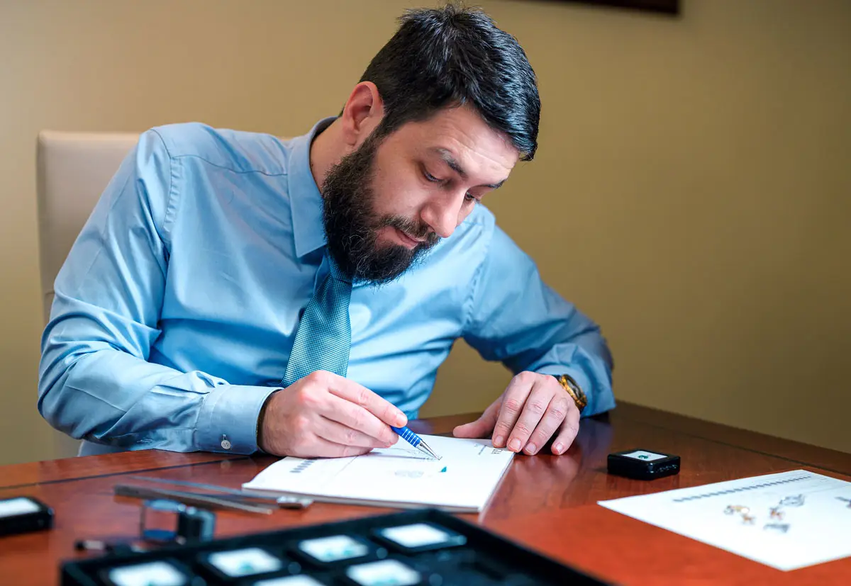 Vitor Topalli and the study of jewellery design and gemology