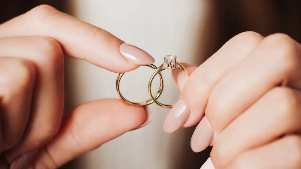 Do you know the difference between a wedding ring and an engagement ring?